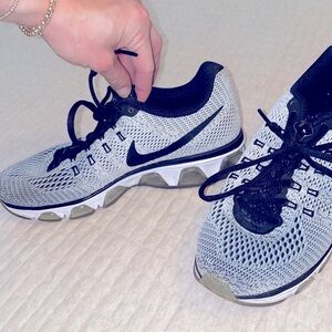 Nike Women's Size 8.5- Nike Air Max Tailwind 8